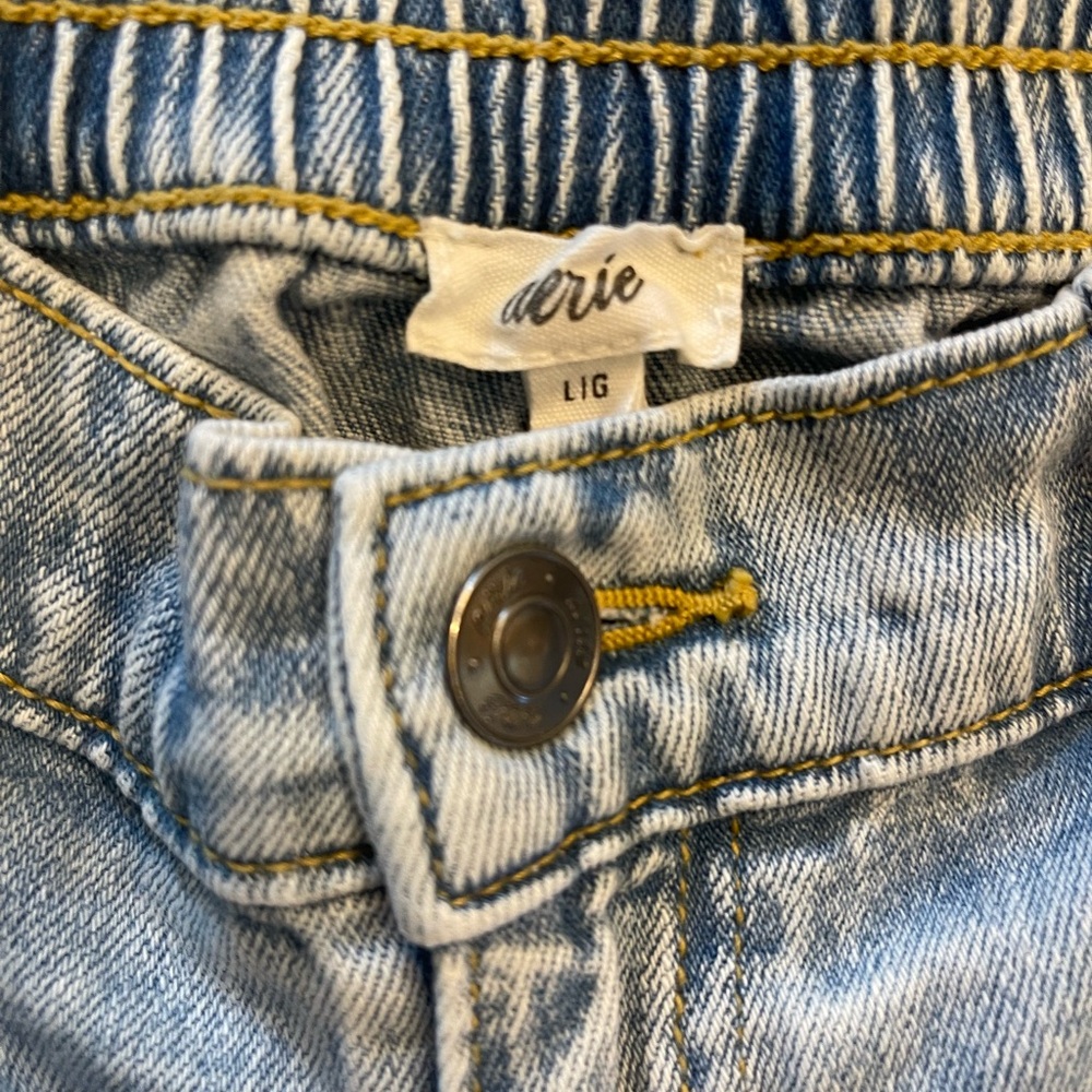 Aerie Light Wash Frayed Hem Jean Shorts - Picture 2 of 3